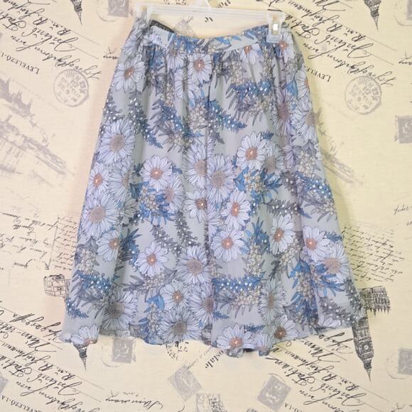 Astr Muted Floral Skirt small - Picture 8 of 9